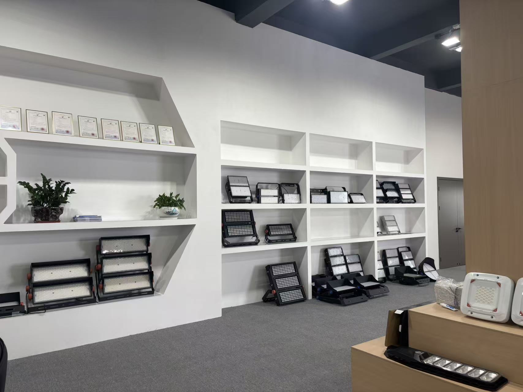 HP POWER lighting showroom and product display